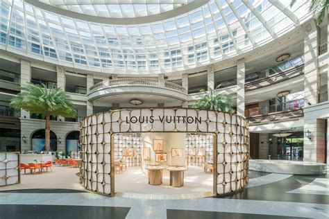 louis vuitton taipei store.